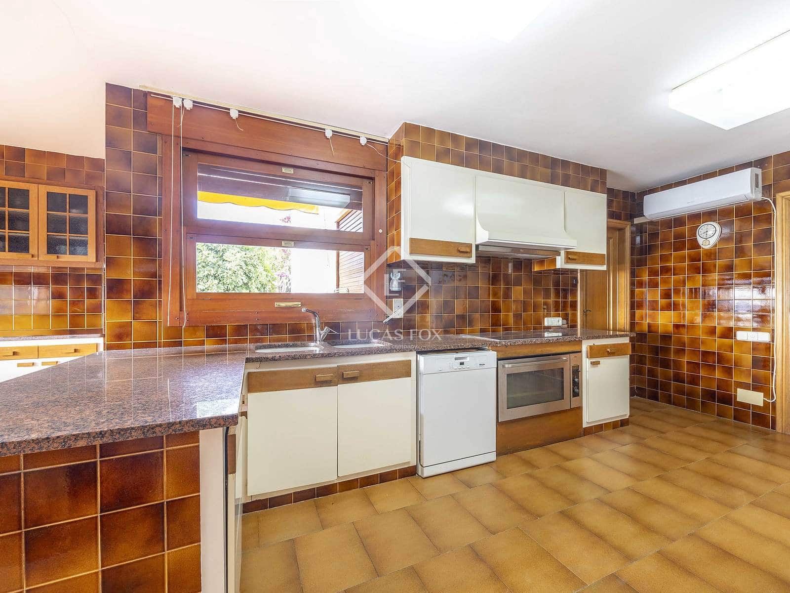 Chalet de 6 habitaciones en Oropesa  en venta con piscina garaje - 2.580.000 € (Ref: 9449900)