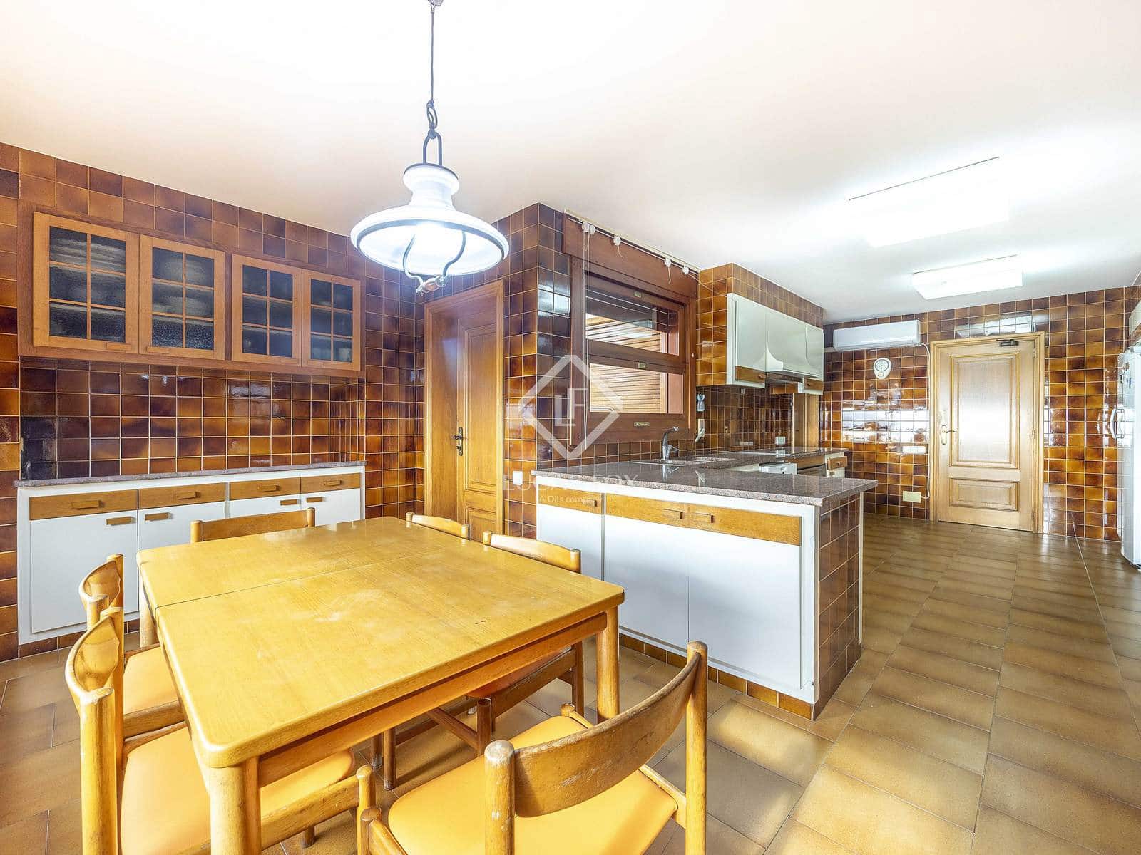 Chalet de 6 habitaciones en Oropesa  en venta con piscina garaje - 2.580.000 € (Ref: 9449900)