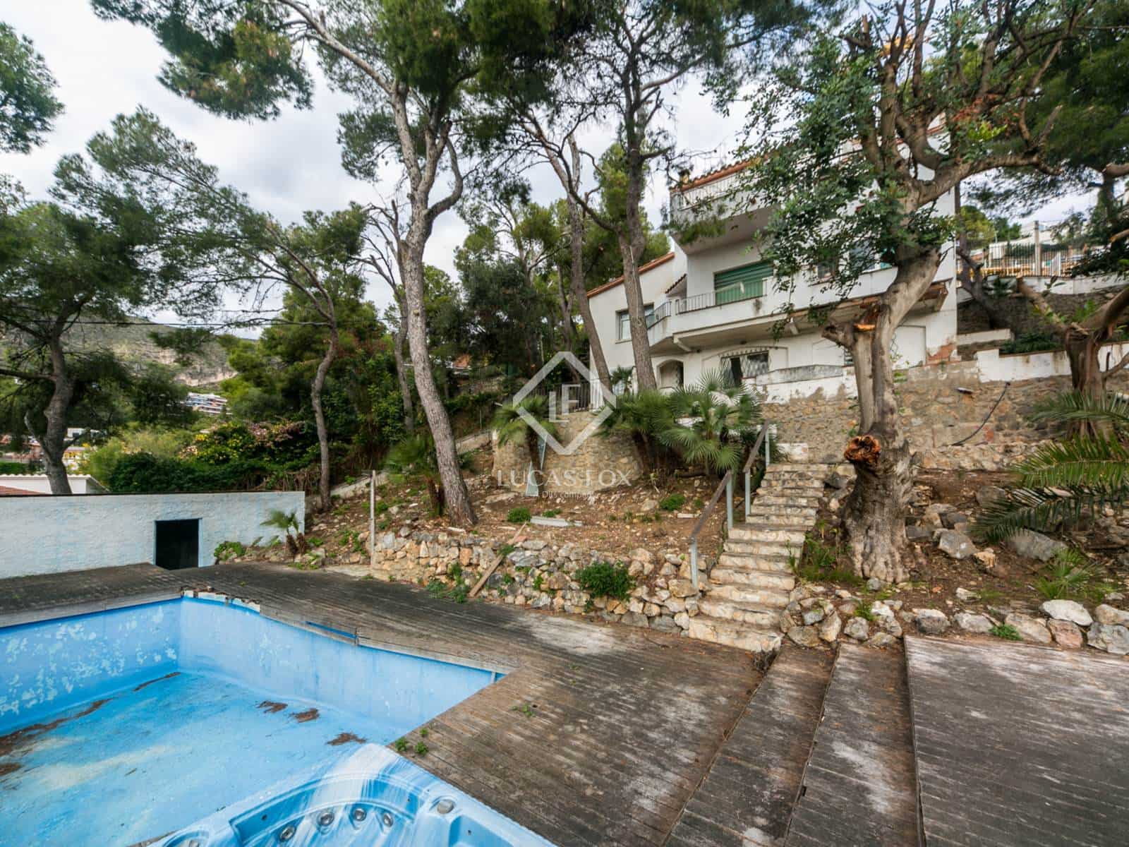 Villa til salgs i Castelldefels med svømmebasseng - € 990 000 (Ref: 9460594)