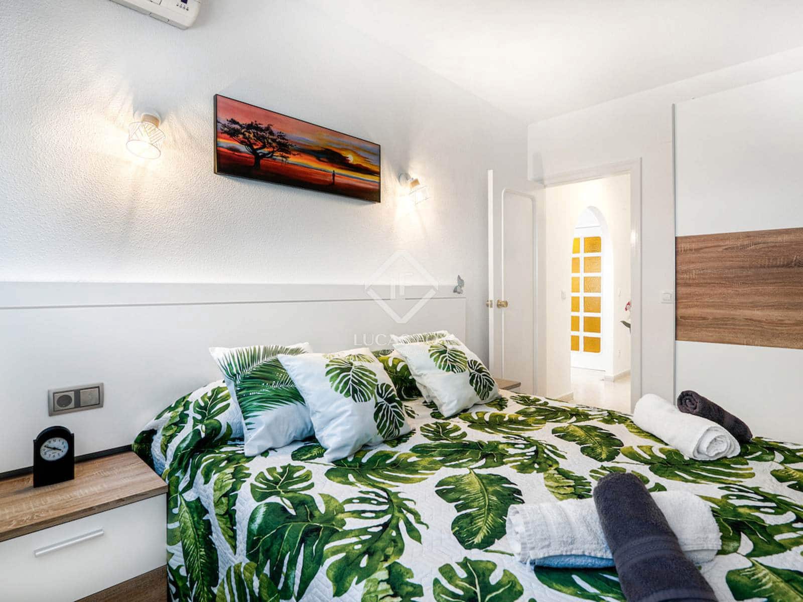 2 bedroom Apartment for sale in Calpe / Calp - € 285,000 (Ref: 9464966)