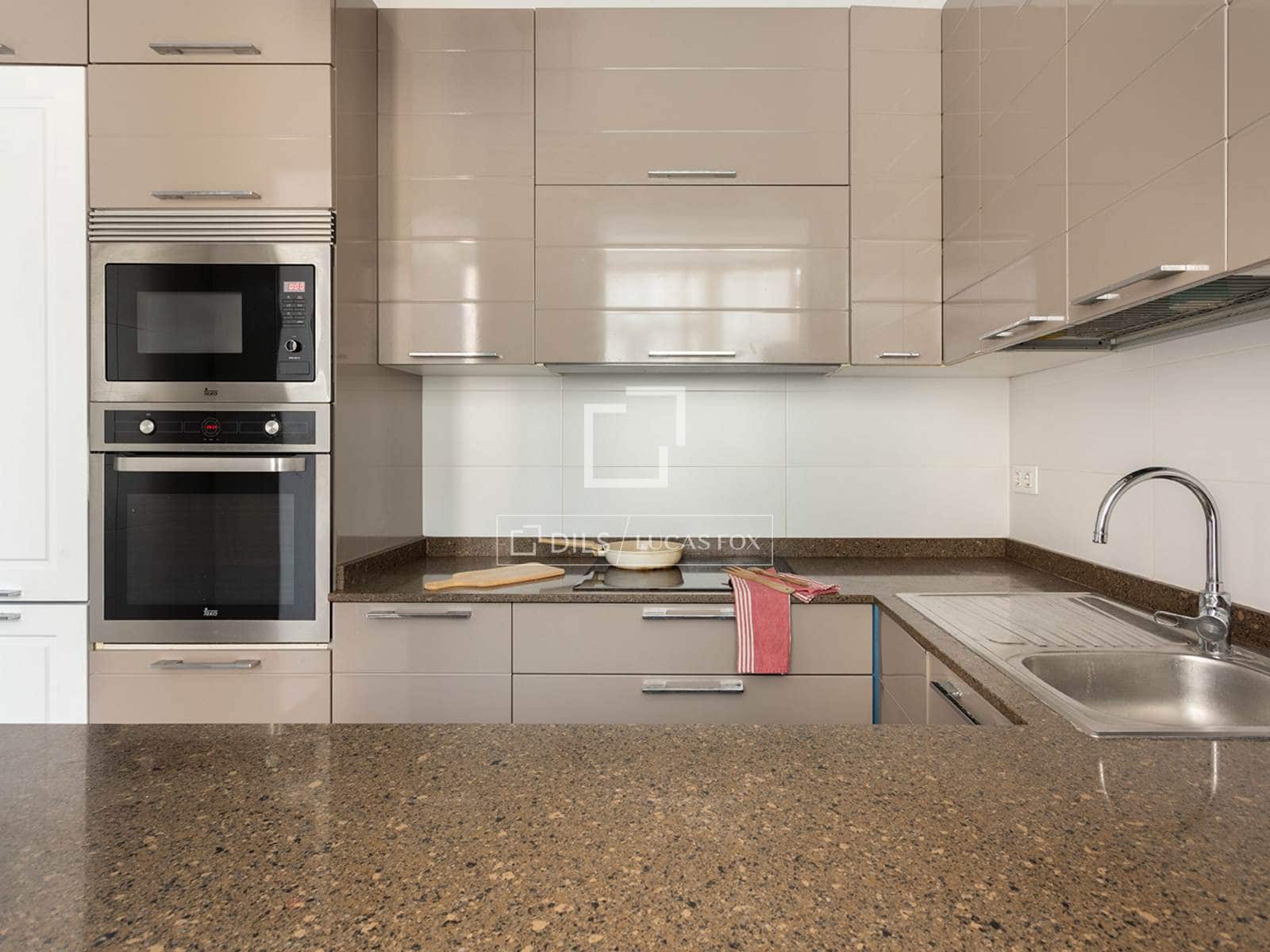 4 sypialnia Apartament na sprzedaż w Miasto Barcelona - 671 000 € (Ref: 9465902)