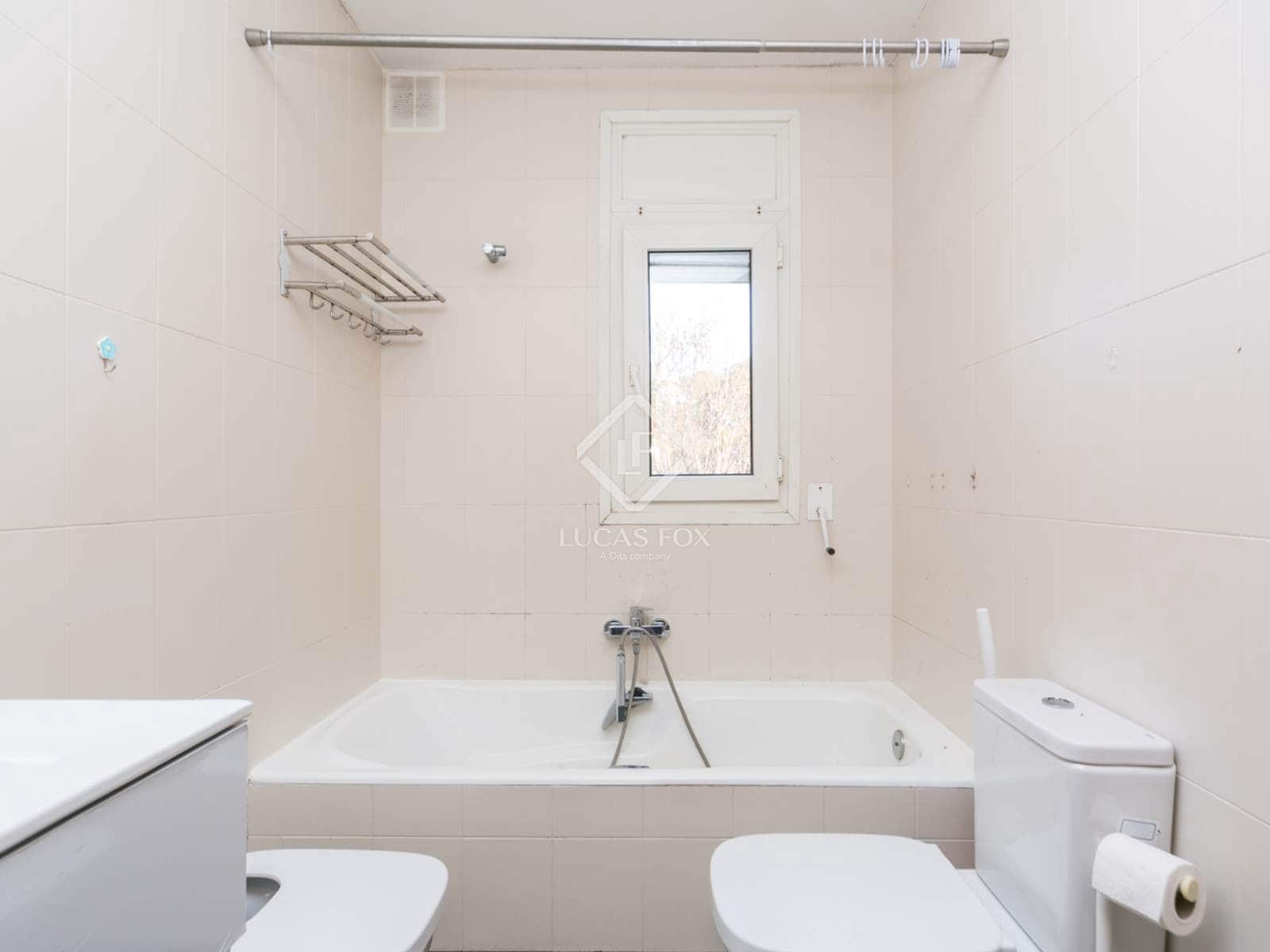 6 quarto Moradia para arrendar em Gava com piscina garagem - 5 500 € (Ref: 9465908)