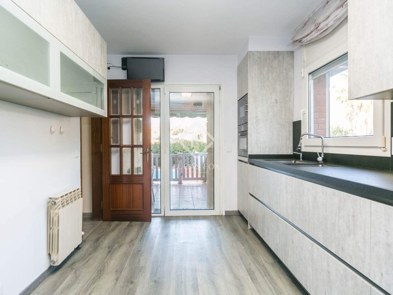 6 quarto Moradia para arrendar em Gava com piscina garagem - 5 500 € (Ref: 9465908)