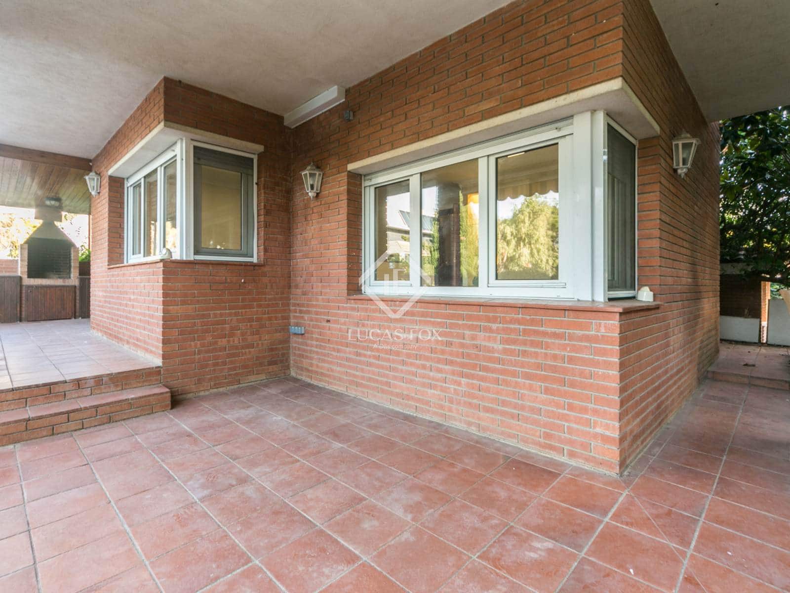 6 quarto Moradia para arrendar em Gava com piscina garagem - 5 500 € (Ref: 9465908)