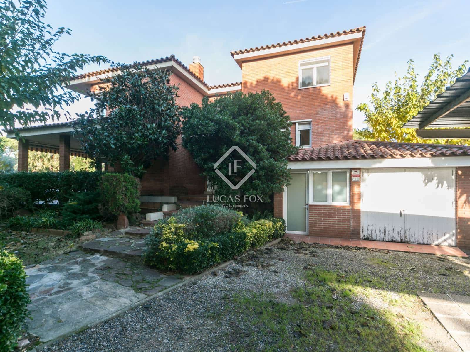 6 quarto Moradia para arrendar em Gava com piscina garagem - 5 500 € (Ref: 9465908)