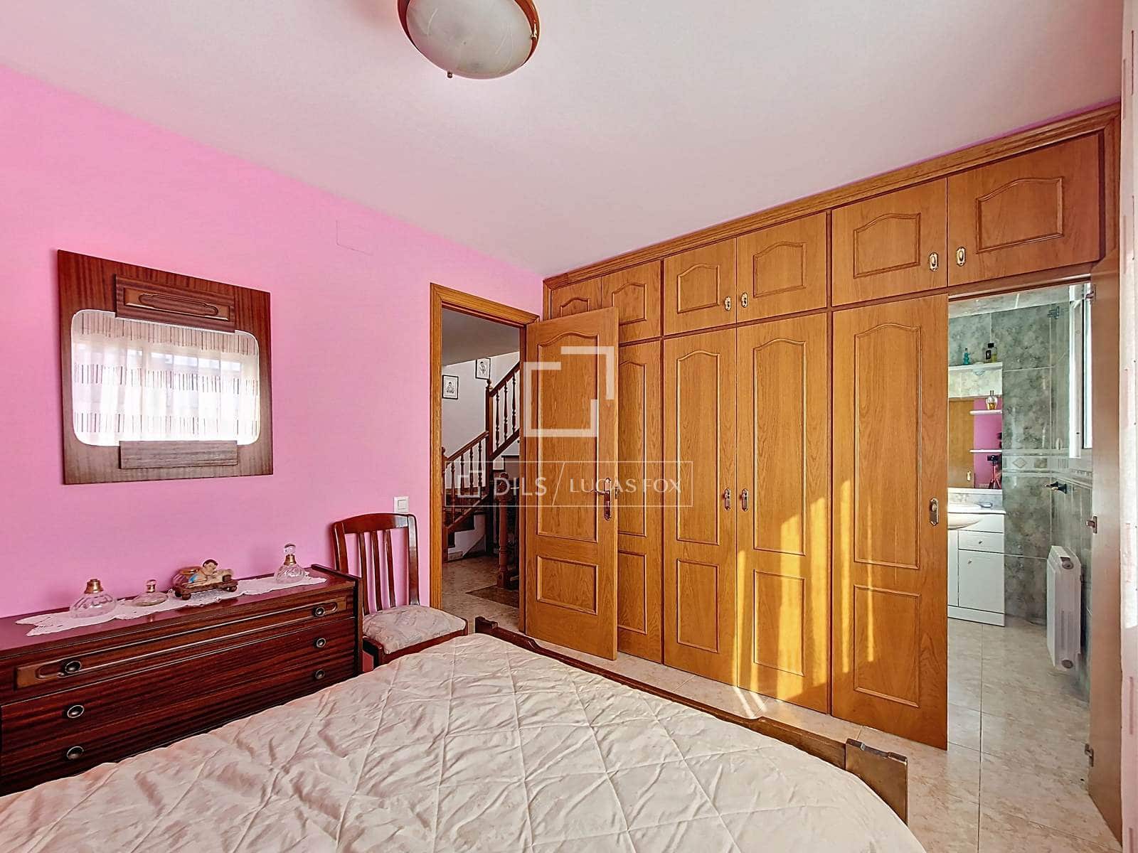 5 Zimmer Villa zu verkaufen in Vilanova i la Geltru mit Garage - 335.000 € (Ref: 9466174)