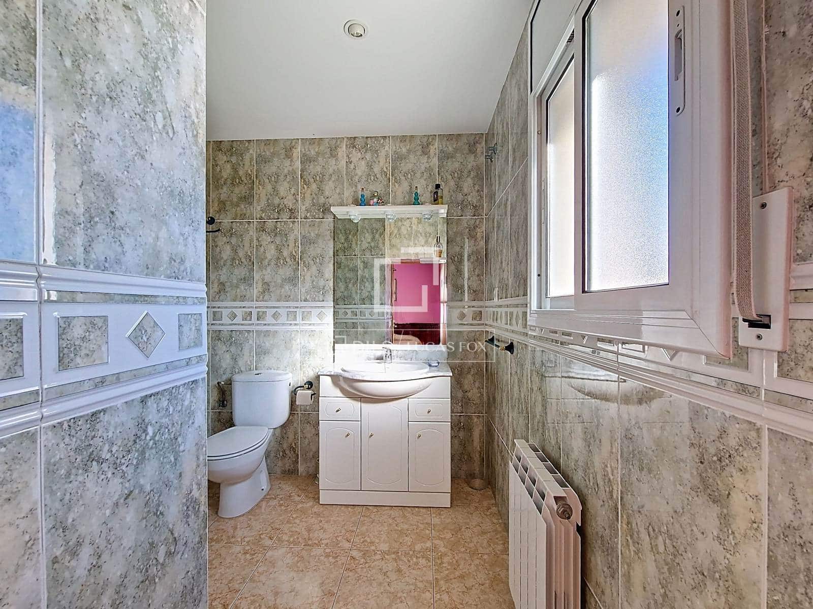 5 Zimmer Villa zu verkaufen in Vilanova i la Geltru mit Garage - 335.000 € (Ref: 9466174)