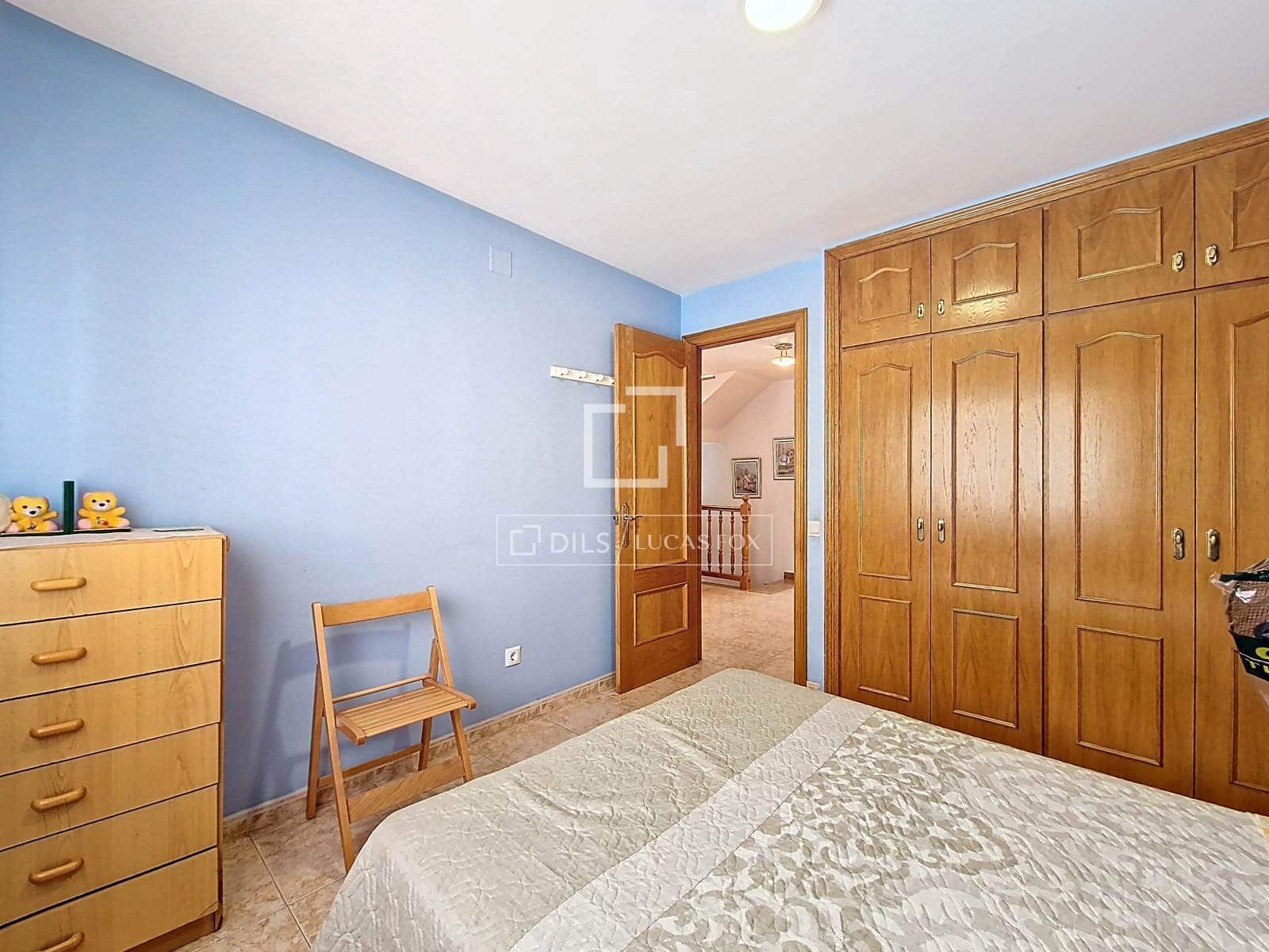 5 Zimmer Villa zu verkaufen in Vilanova i la Geltru mit Garage - 335.000 € (Ref: 9466174)