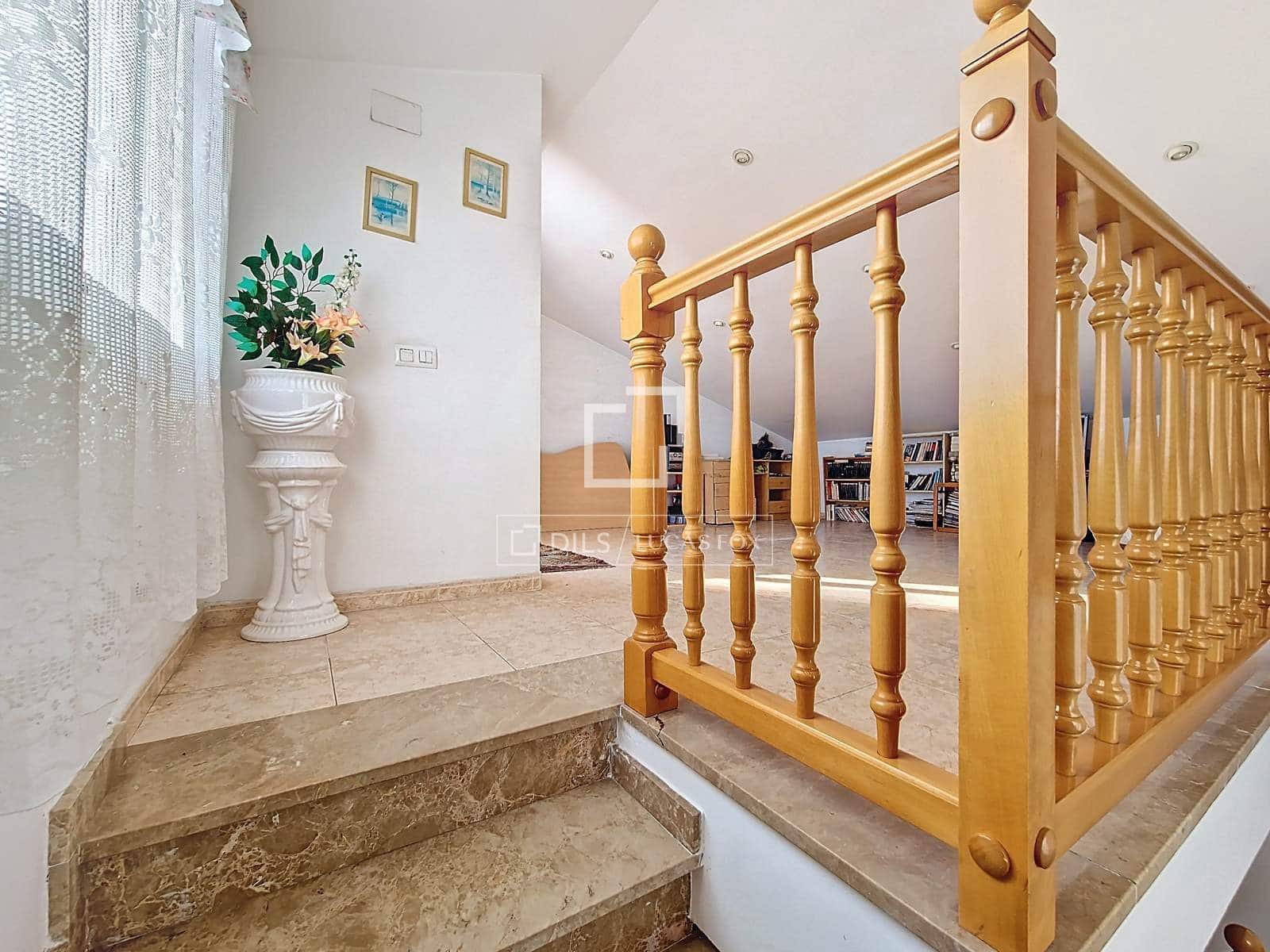 5 Zimmer Villa zu verkaufen in Vilanova i la Geltru mit Garage - 335.000 € (Ref: 9466174)