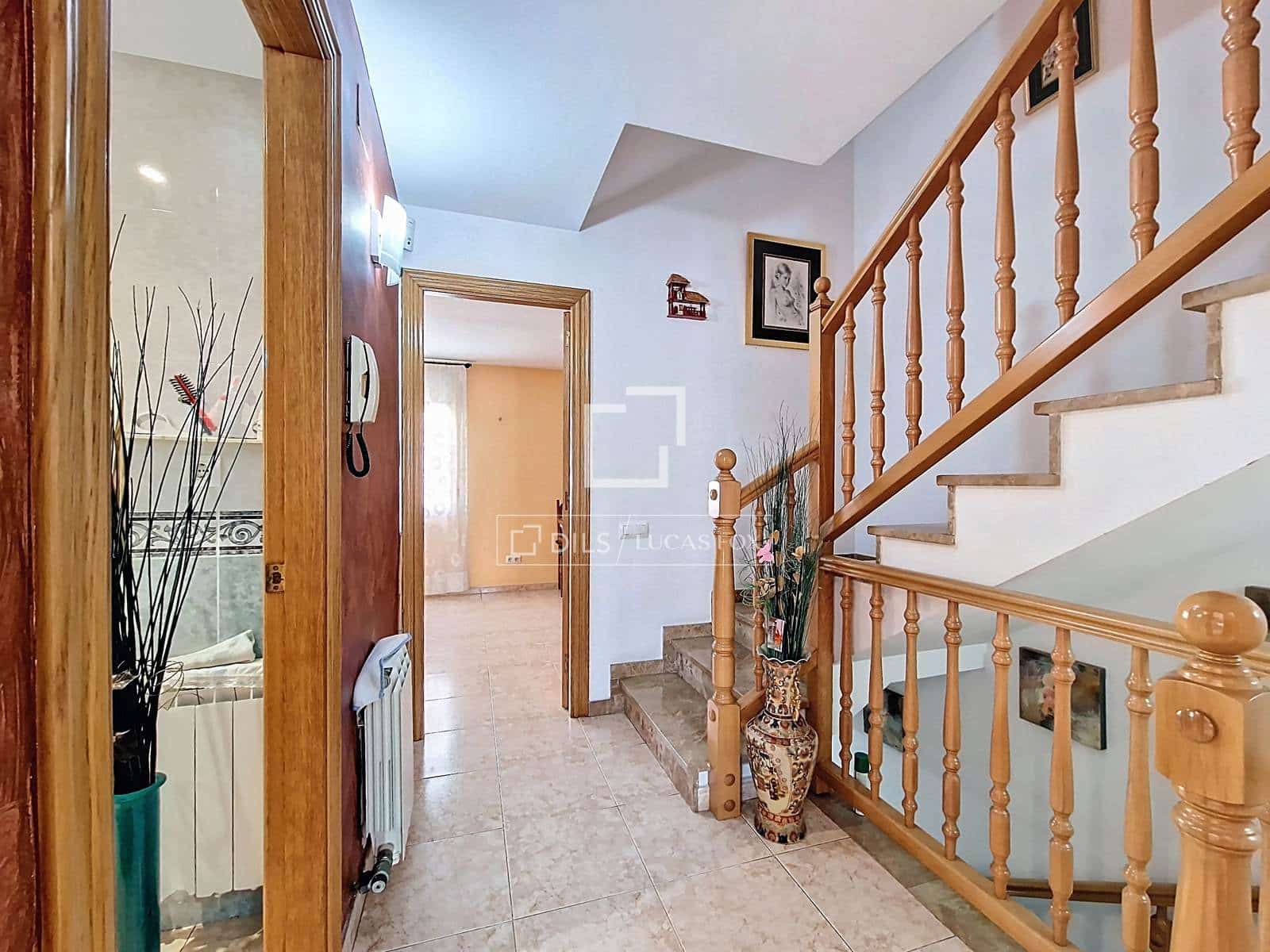 5 Zimmer Villa zu verkaufen in Vilanova i la Geltru mit Garage - 335.000 € (Ref: 9466174)