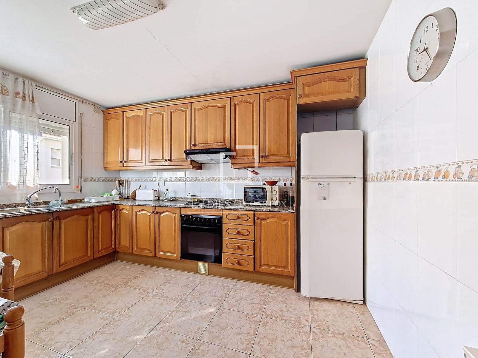 5 Zimmer Villa zu verkaufen in Vilanova i la Geltru mit Garage - 335.000 € (Ref: 9466174)