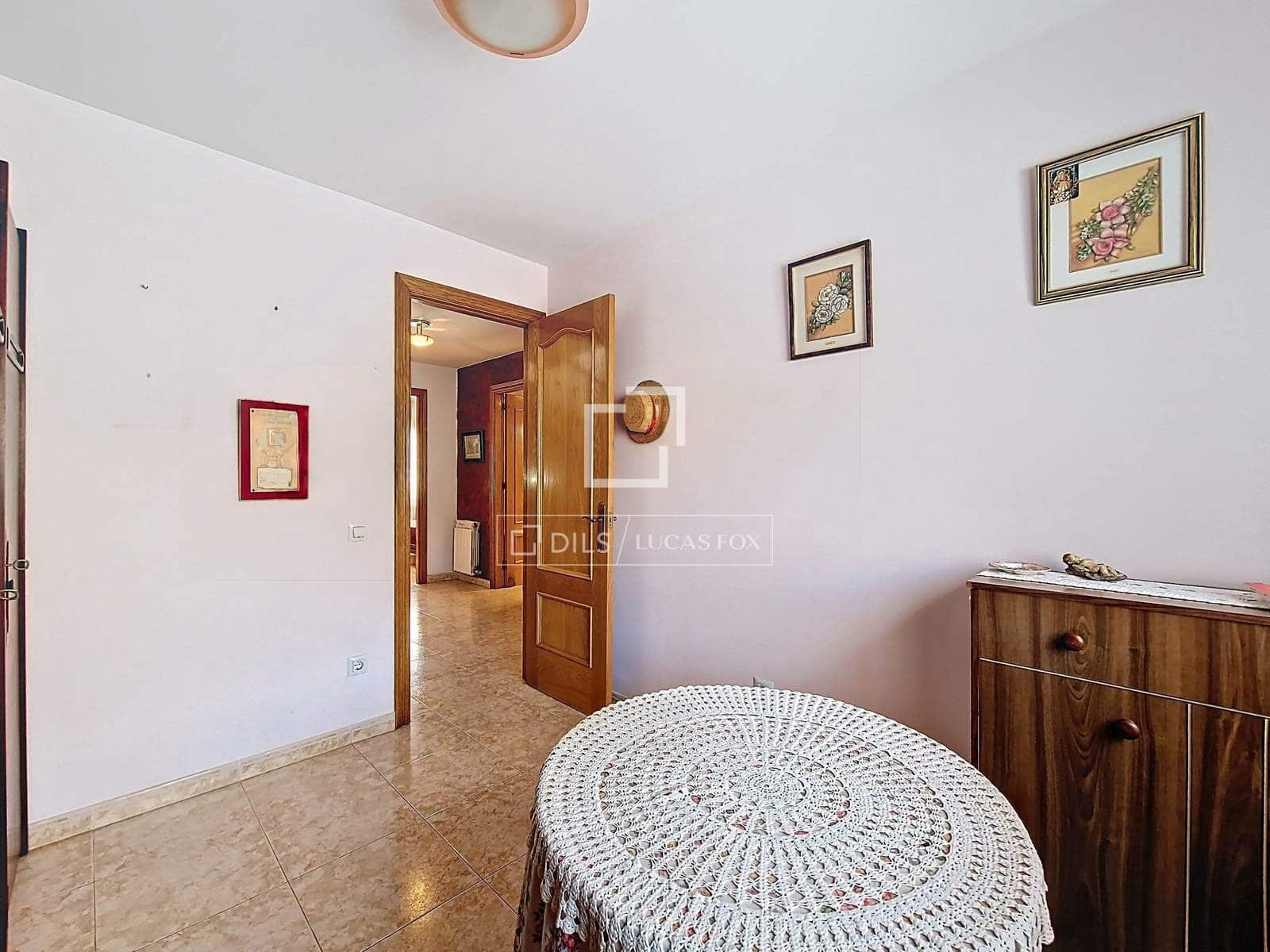 5 Zimmer Villa zu verkaufen in Vilanova i la Geltru mit Garage - 335.000 € (Ref: 9466174)