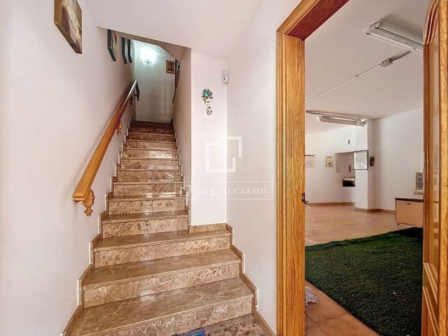 Chalet de 5 habitaciones en Vilanova i la Geltrú en venta con garaje - 335.000 € (Ref: 9466174)