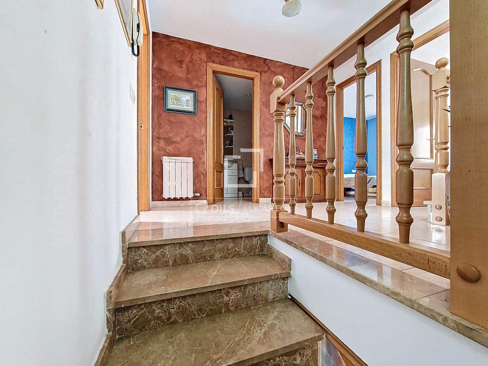 5 Zimmer Villa zu verkaufen in Vilanova i la Geltru mit Garage - 335.000 € (Ref: 9466174)