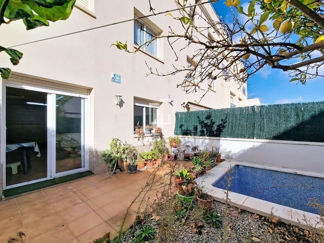 Chalet de 5 habitaciones en Vilanova i la Geltrú en venta con garaje - 335.000 € (Ref: 9466174)