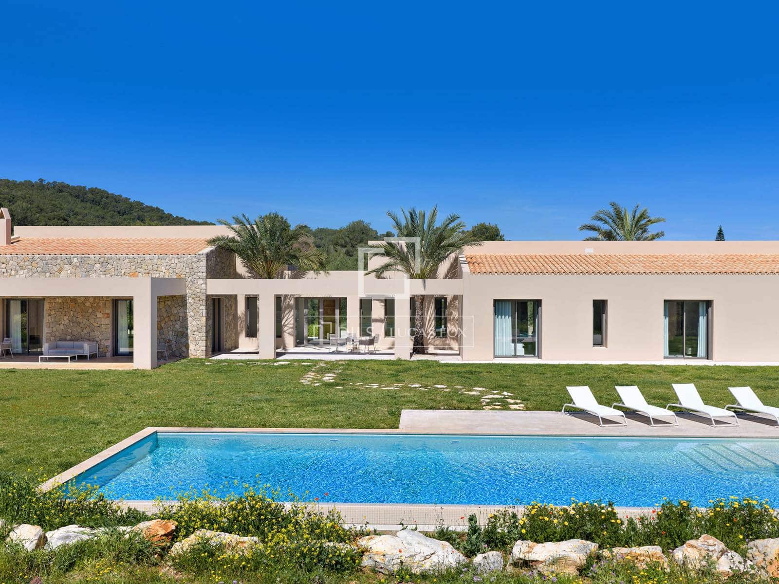 4 soveværelse Finca/Landehus til salg i Canyamel med swimmingpool garage - € 3.900.000 (Ref: 9468811)
