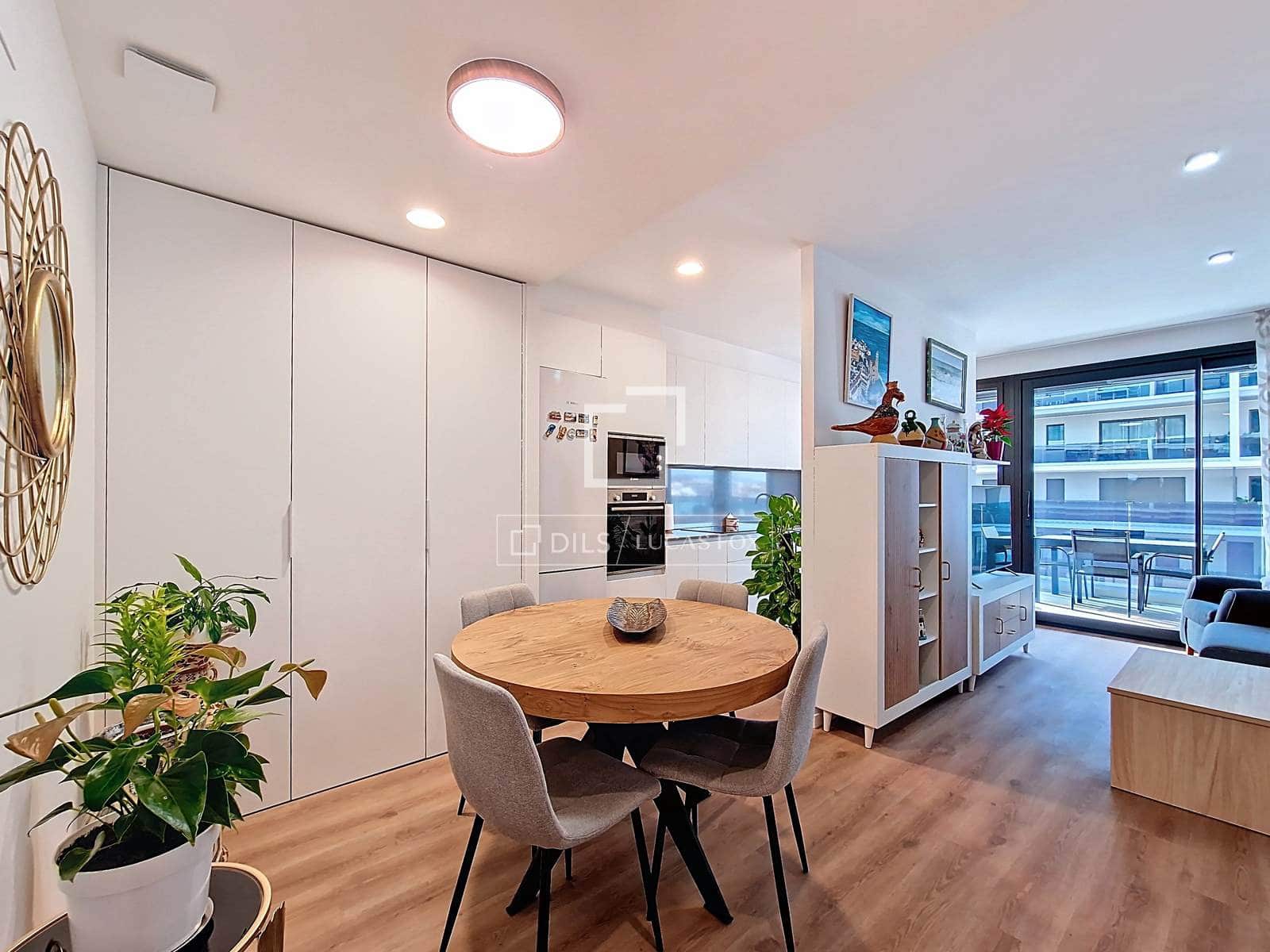 2 bedroom Apartment for sale in Vilanova i la Geltru with pool - € 449,900 (Ref: 9469885)