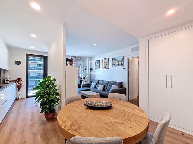 2 bedroom Apartment for sale in Vilanova i la Geltrú with pool - € 449,900 (Ref: 9469885)