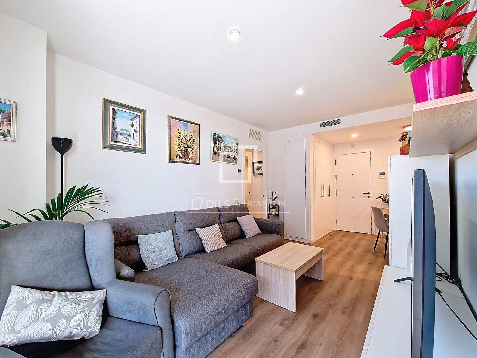 2 bedroom Apartment for sale in Vilanova i la Geltru with pool - € 449,900 (Ref: 9469885)