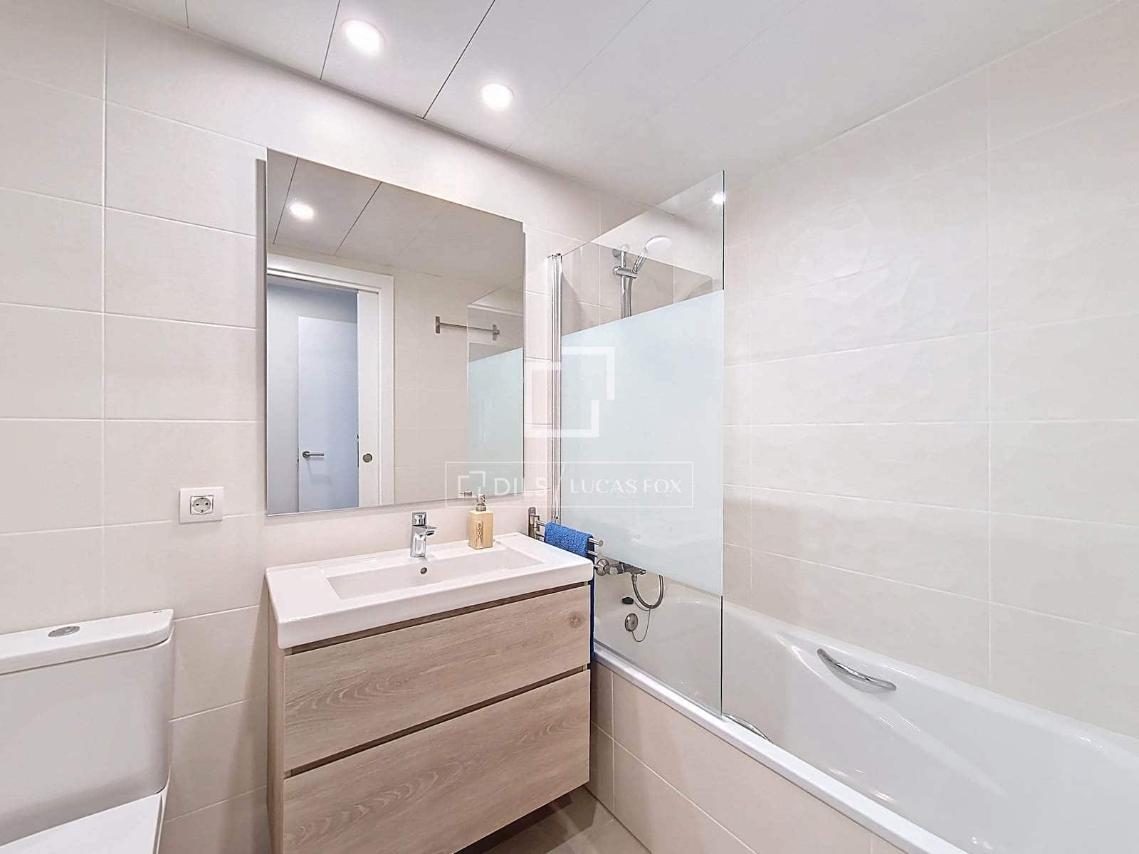 2 bedroom Apartment for sale in Vilanova i la Geltru with pool - € 449,900 (Ref: 9469885)