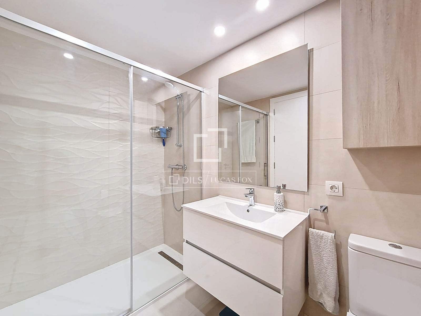 2 bedroom Apartment for sale in Vilanova i la Geltru with pool - € 449,900 (Ref: 9469885)