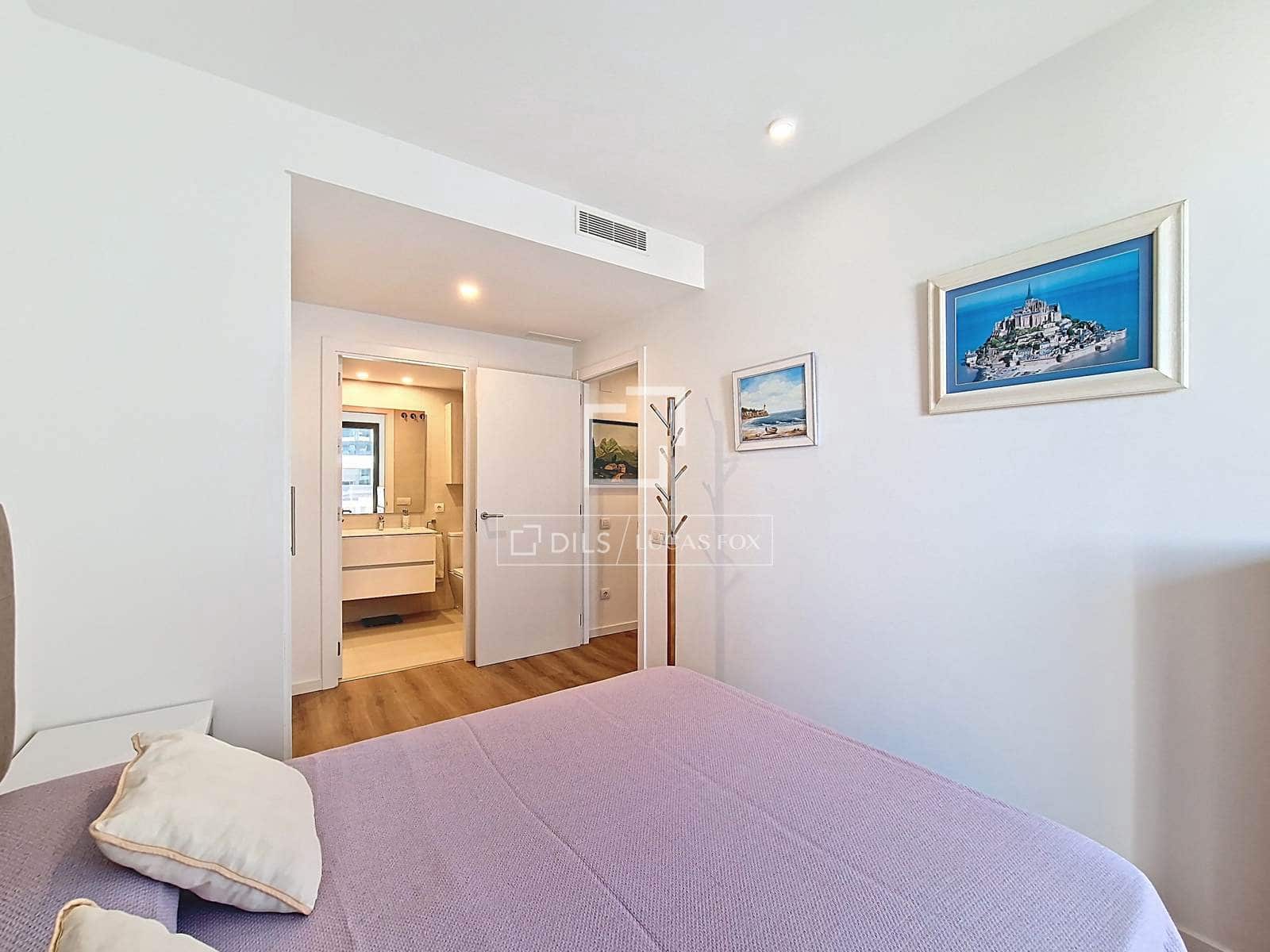 2 bedroom Apartment for sale in Vilanova i la Geltru with pool - € 449,900 (Ref: 9469885)