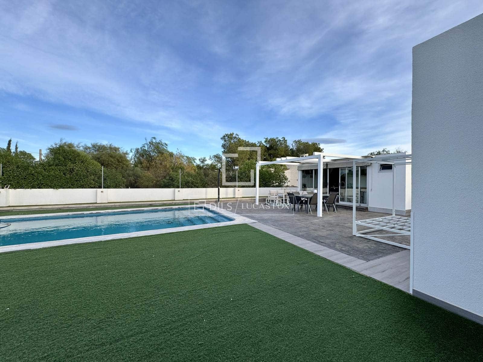 Villa/Maison de 3 chambres à louer à Muchamiel / Mutxamel avec piscine - 3 500 € (Ref: 9469981)