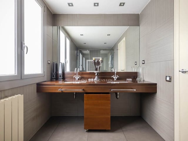 3 slaapkamer Appartement te huur in Barcelona stad - € 5.800 (Ref: 9471261)