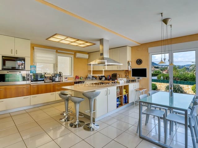 Chalet de 6 habitaciones en Dénia en venta con piscina garaje - 1.250.000 € (Ref: 9471639)