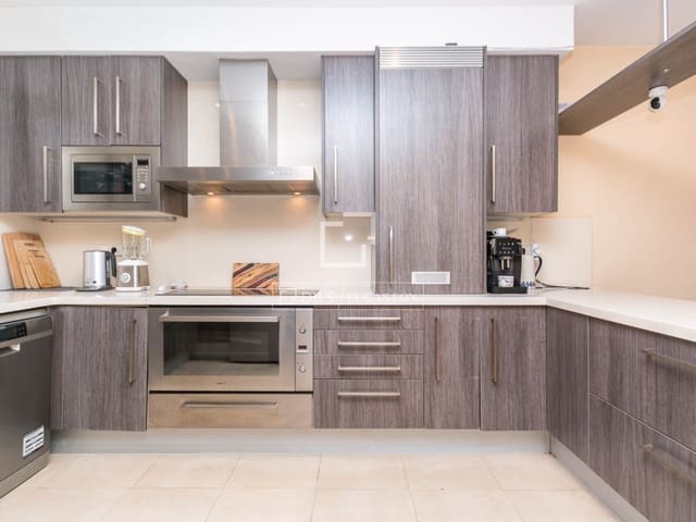 5 sypialnia Willa do wynajęcia w Gavà z basenem garażem - 6 000 € (Ref: 9471716)