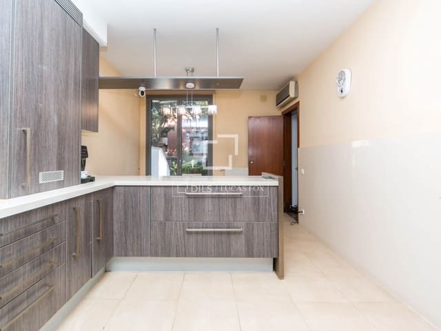 5 sypialnia Willa do wynajęcia w Gavà z basenem garażem - 6 000 € (Ref: 9471716)