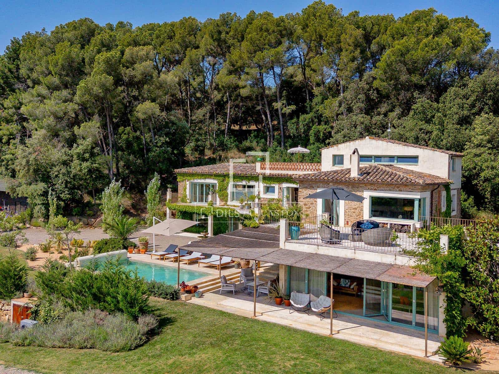 7 makuuhuone Maalaistalo myytävänä paikassa Rupia mukana uima-altaan 
autotalli - 4 100 000 € (Ref: 9474457)