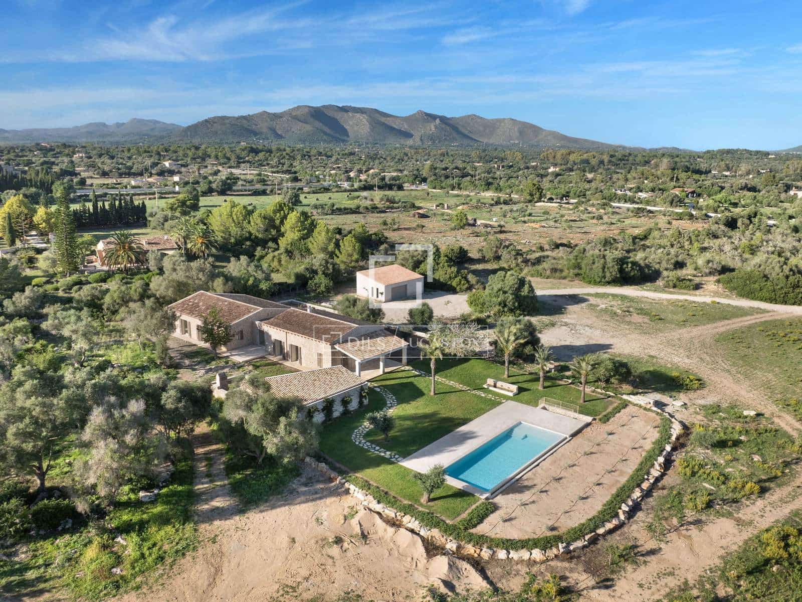 4 chambre Finca/Maison de Campagne à vendre à Canyamel avec piscine garage - 4 200 000 € (Ref: 9474458)