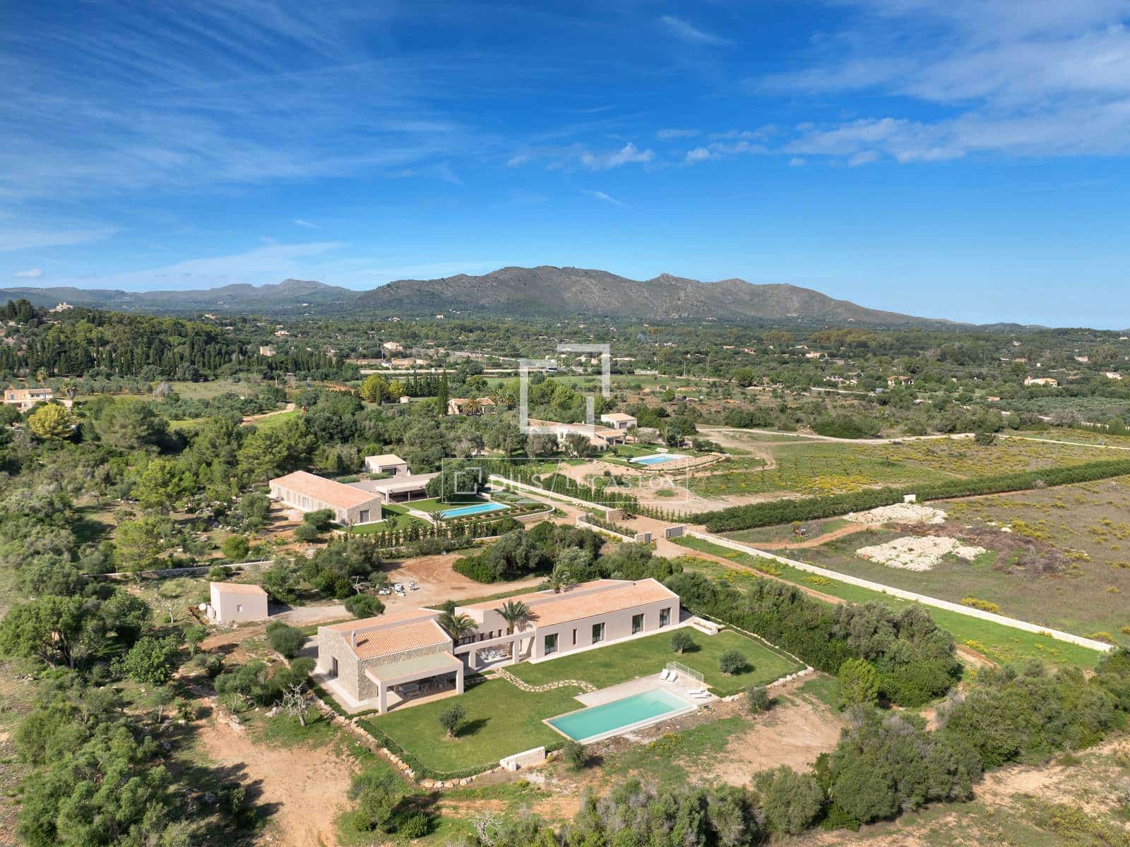 4 soveværelse Finca/Landehus til salg i Canyamel med swimmingpool garage - € 4.200.000 (Ref: 9474458)