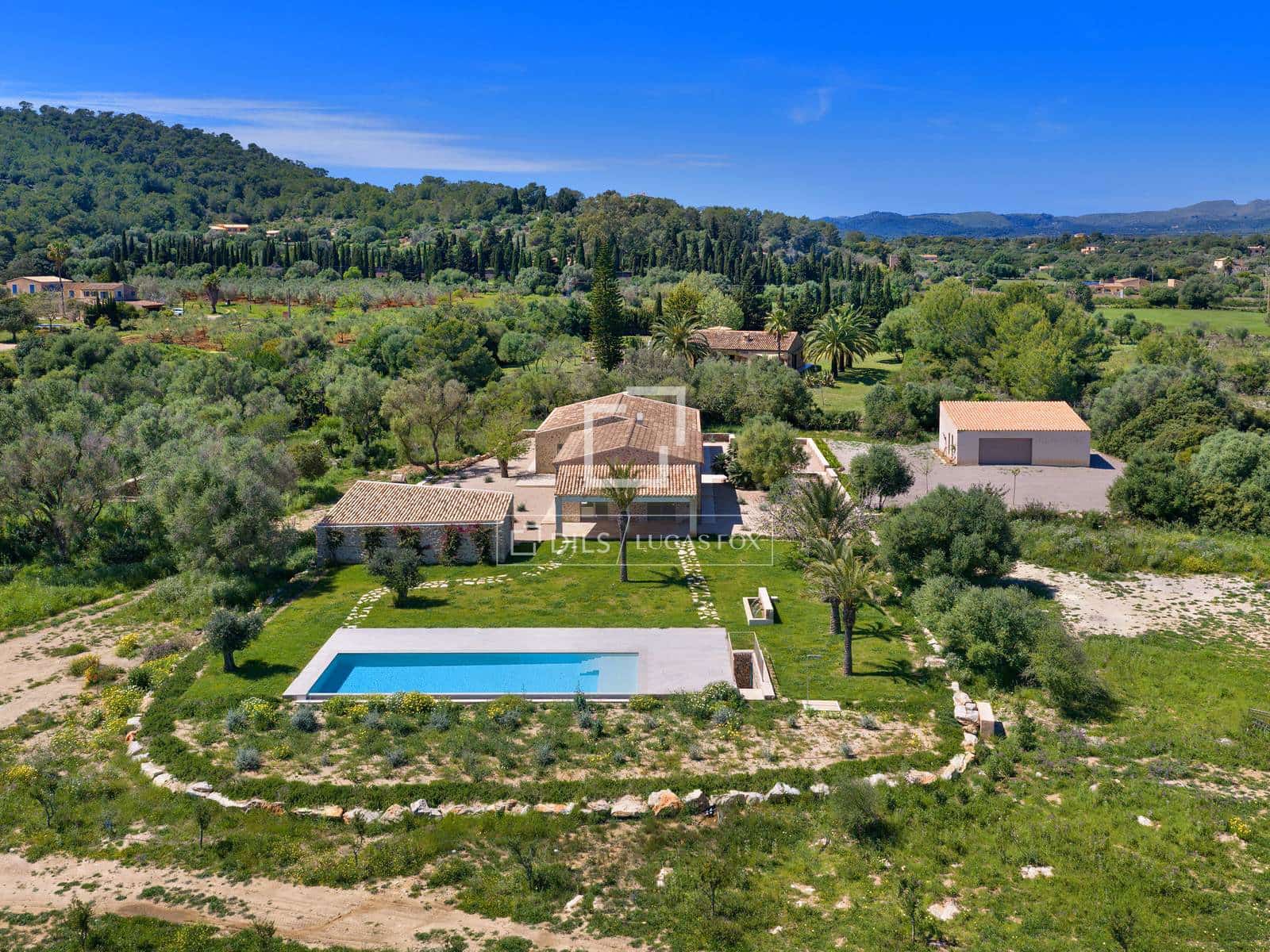 4 soveværelse Finca/Landehus til salg i Canyamel med swimmingpool garage - € 4.200.000 (Ref: 9474458)