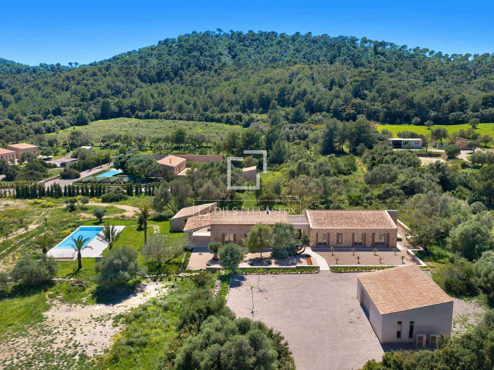 4 soveværelse Finca/Landehus til salg i Canyamel med swimmingpool garage - € 4.200.000 (Ref: 9474458)
