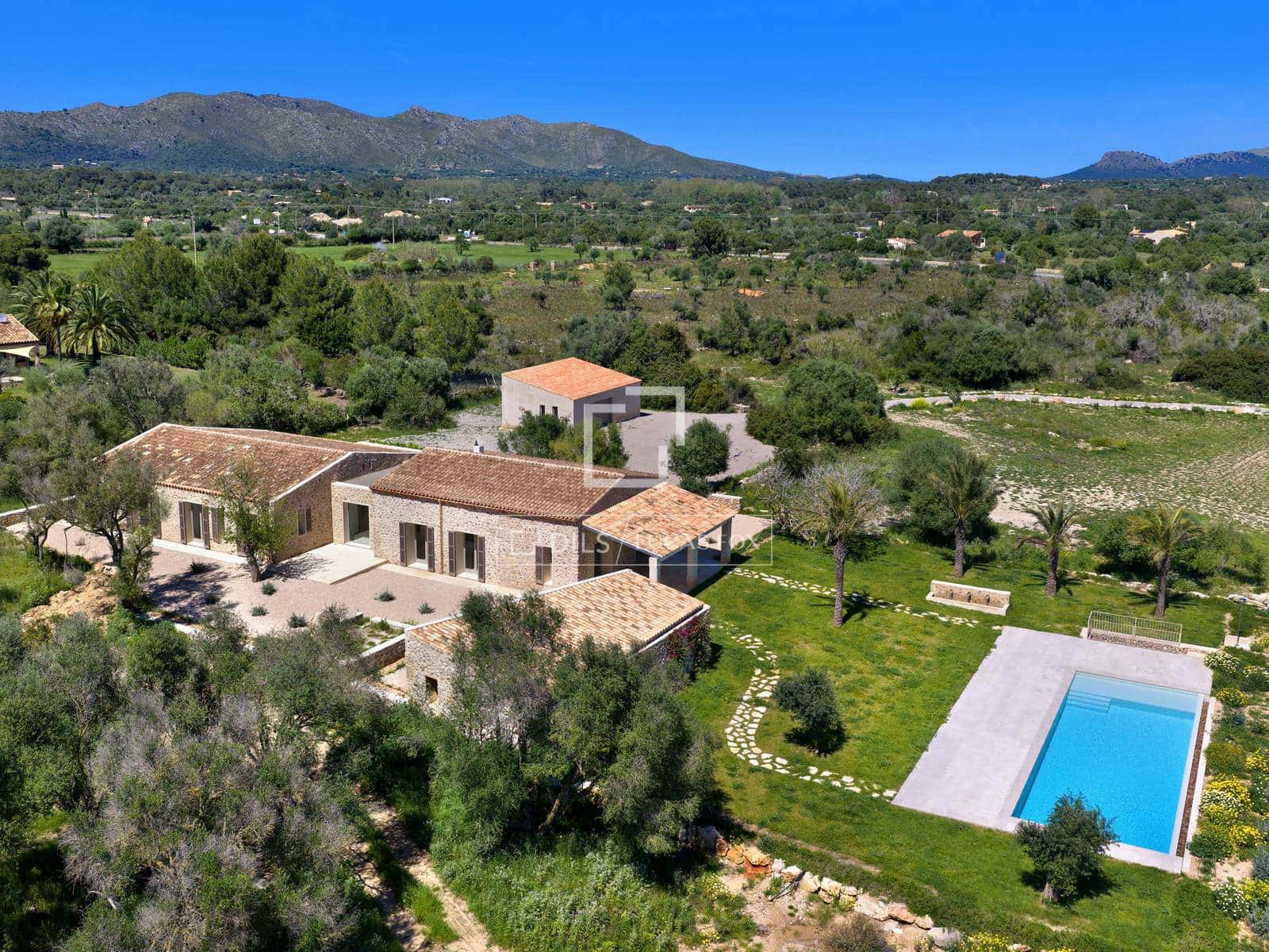 4 soveværelse Finca/Landehus til salg i Canyamel med swimmingpool garage - € 4.200.000 (Ref: 9474458)