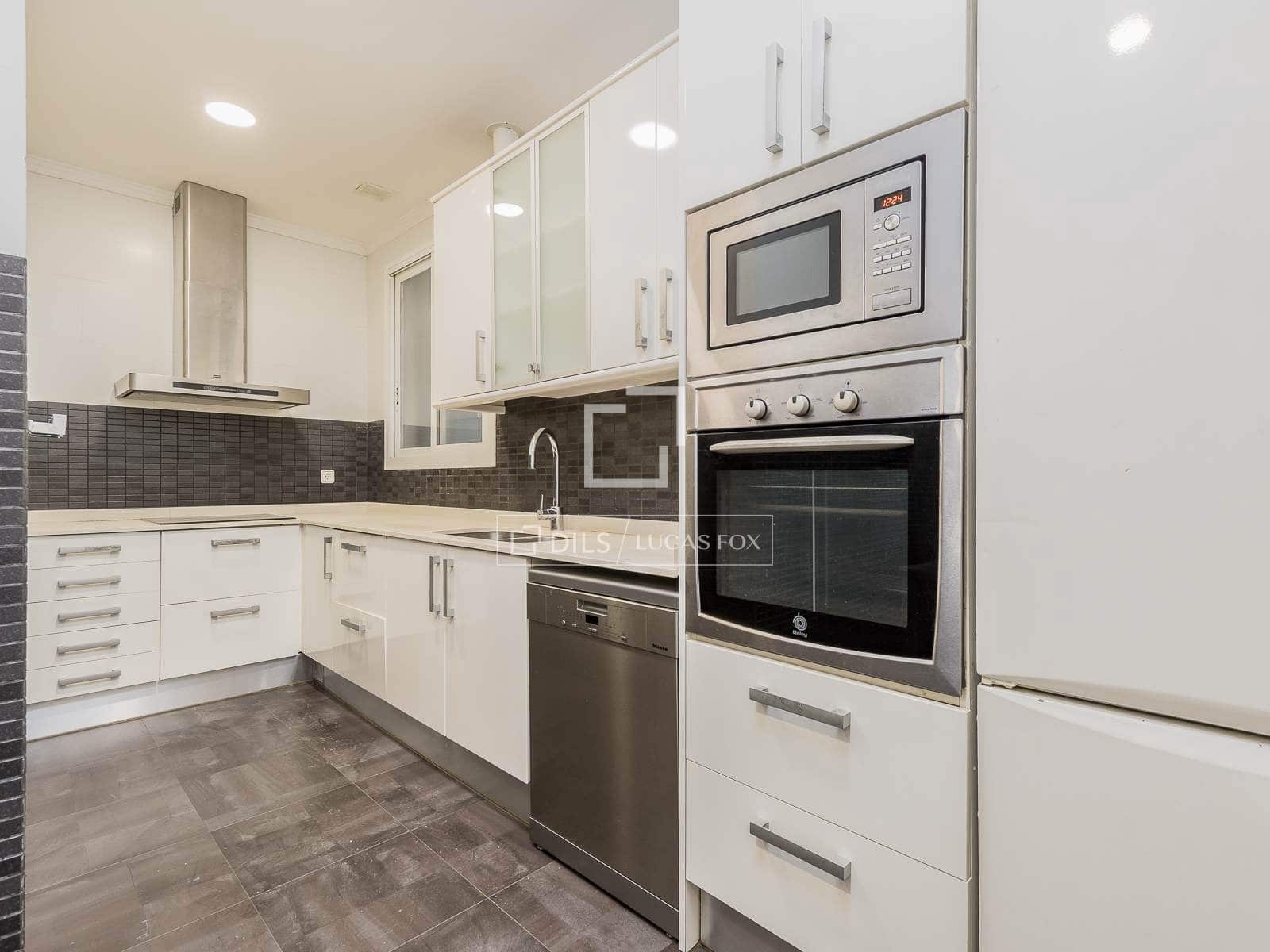 5 sovrum Lägenhet till salu i Barcelona stad med garage - 700 000 € (Ref: 9475022)