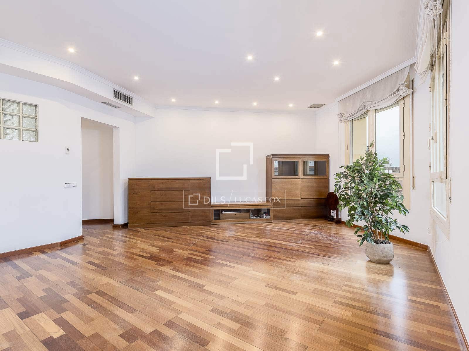 5 sovrum Lägenhet till salu i Barcelona stad med garage - 700 000 € (Ref: 9475022)