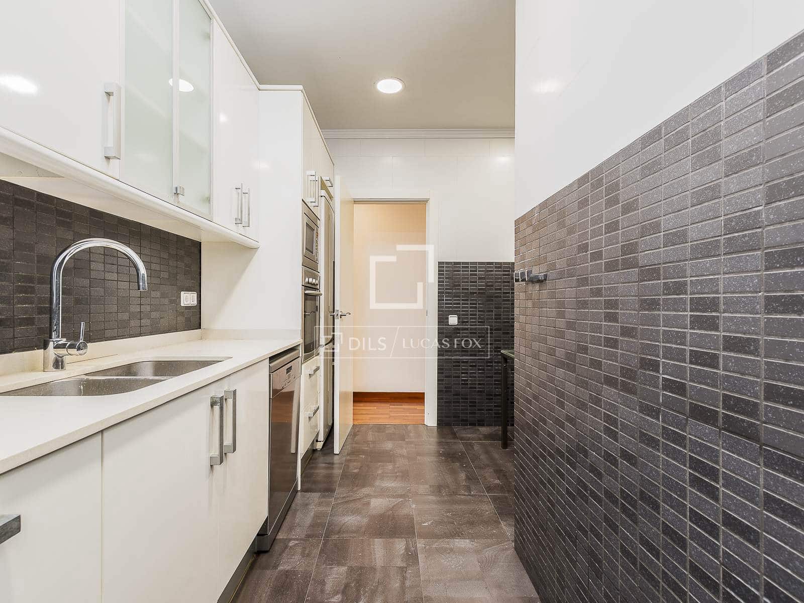 5 sovrum Lägenhet till salu i Barcelona stad med garage - 700 000 € (Ref: 9475022)