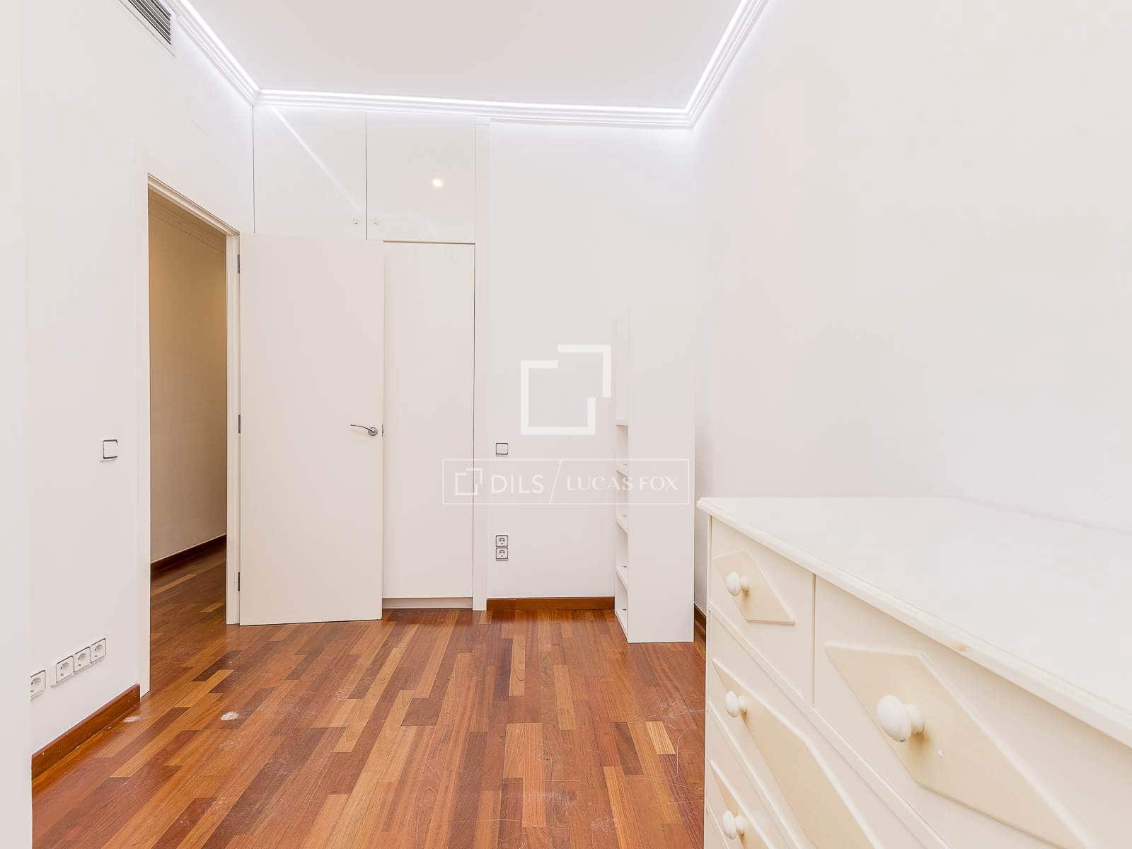 5 sovrum Lägenhet till salu i Barcelona stad med garage - 700 000 € (Ref: 9475022)