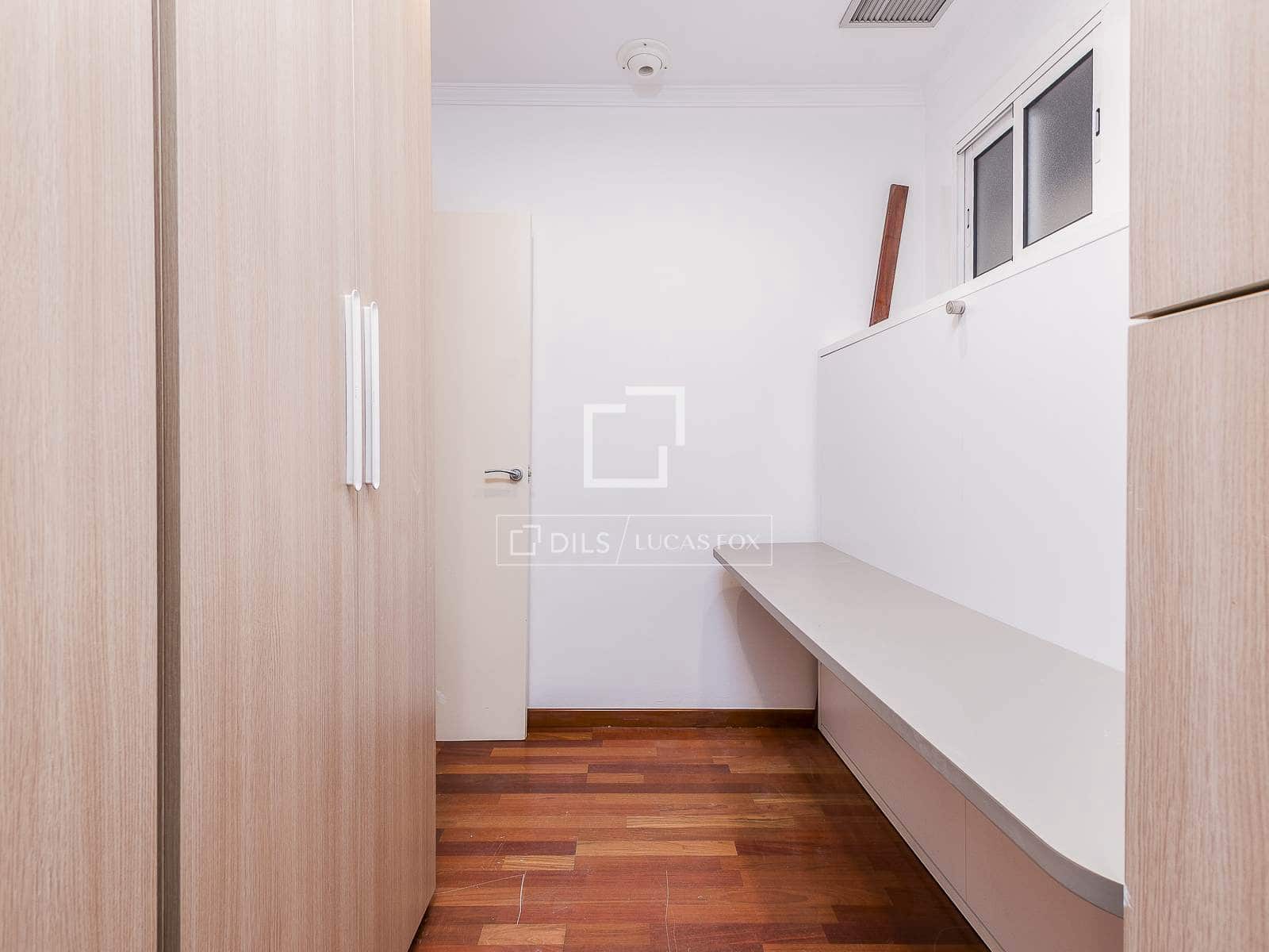 5 sovrum Lägenhet till salu i Barcelona stad med garage - 700 000 € (Ref: 9475022)