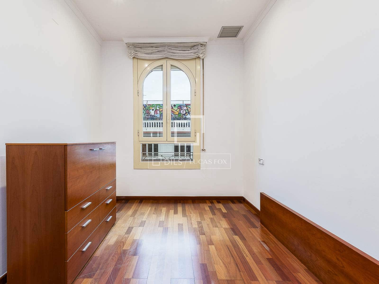 5 sovrum Lägenhet till salu i Barcelona stad med garage - 700 000 € (Ref: 9475022)