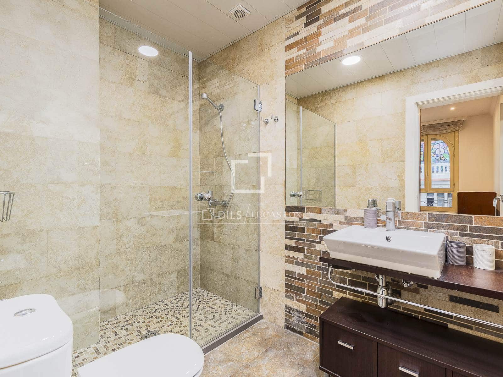 5 sovrum Lägenhet till salu i Barcelona stad med garage - 700 000 € (Ref: 9475022)