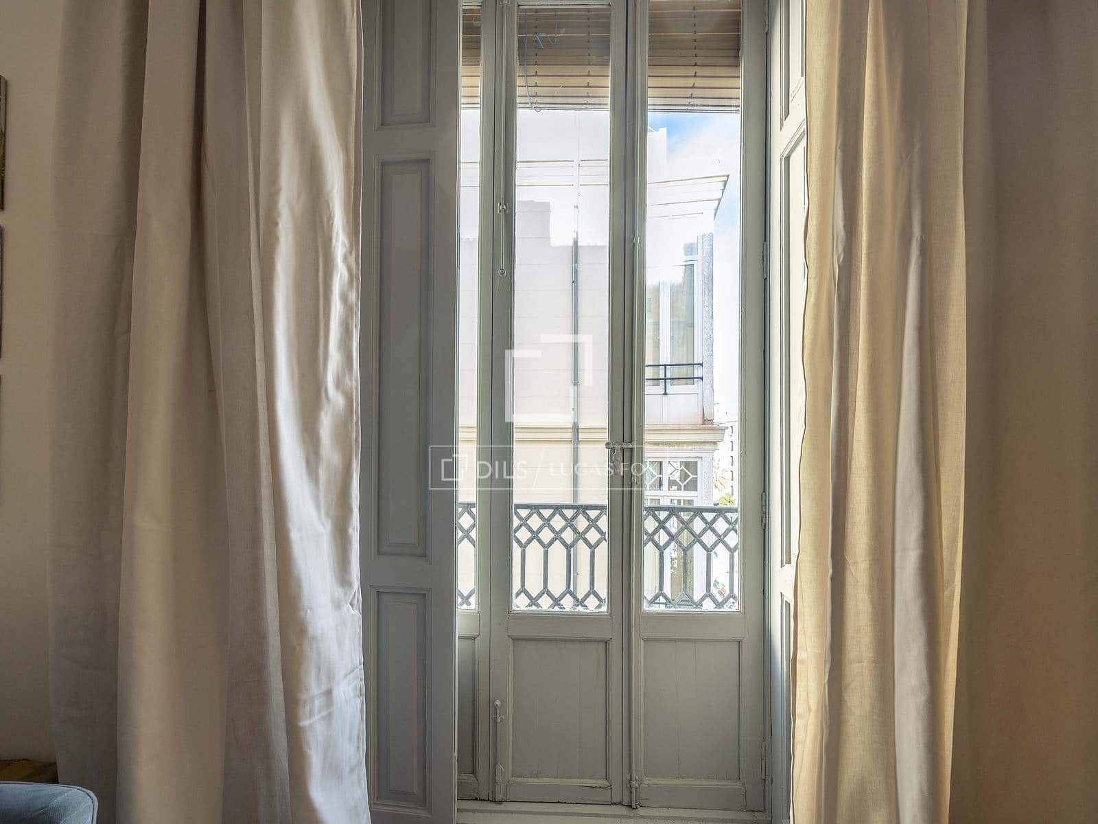 3 quarto Apartamento para arrendar em Valencia cidade - 2 500 € (Ref: 9484951)