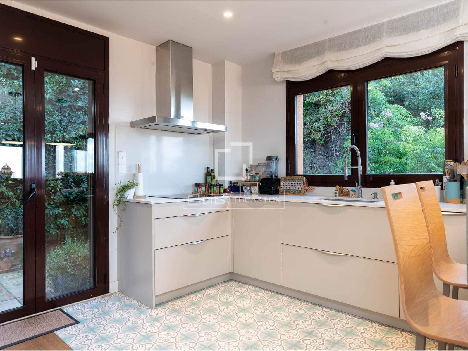 2 bedroom Apartment for sale in Begur with pool garage - € 650,000 (Ref: 9488534)