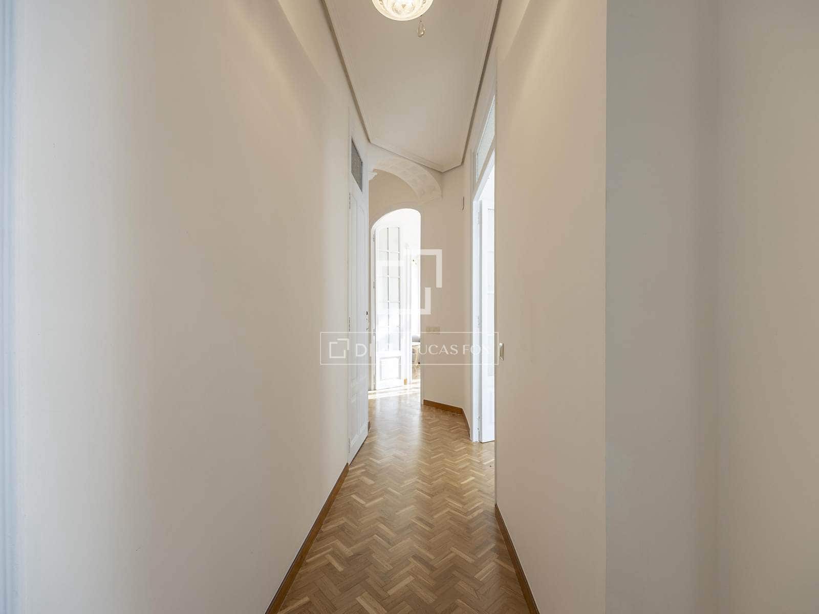 Apartamento de 3 habitaciones en València ciudad en alquiler - 2.600 € (Ref: 9489760)