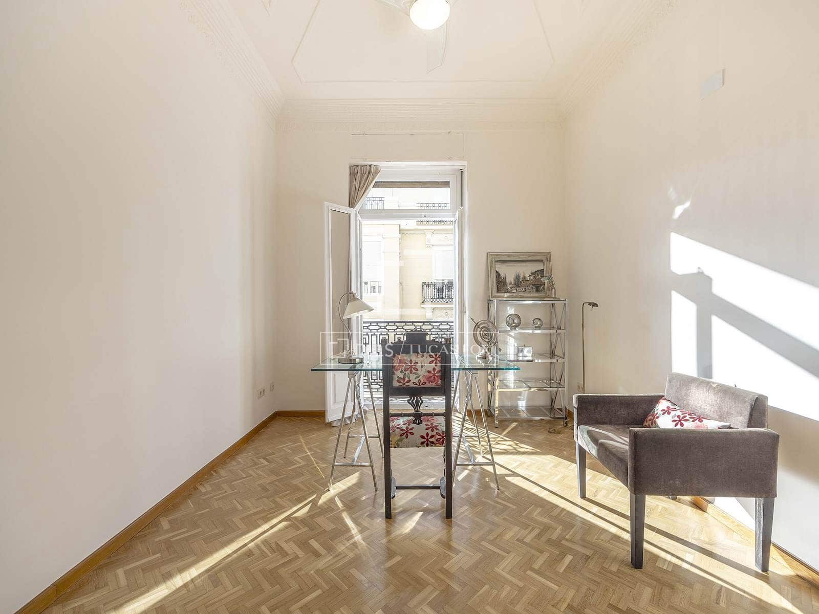 Apartamento de 3 habitaciones en València ciudad en alquiler - 2.600 € (Ref: 9489760)