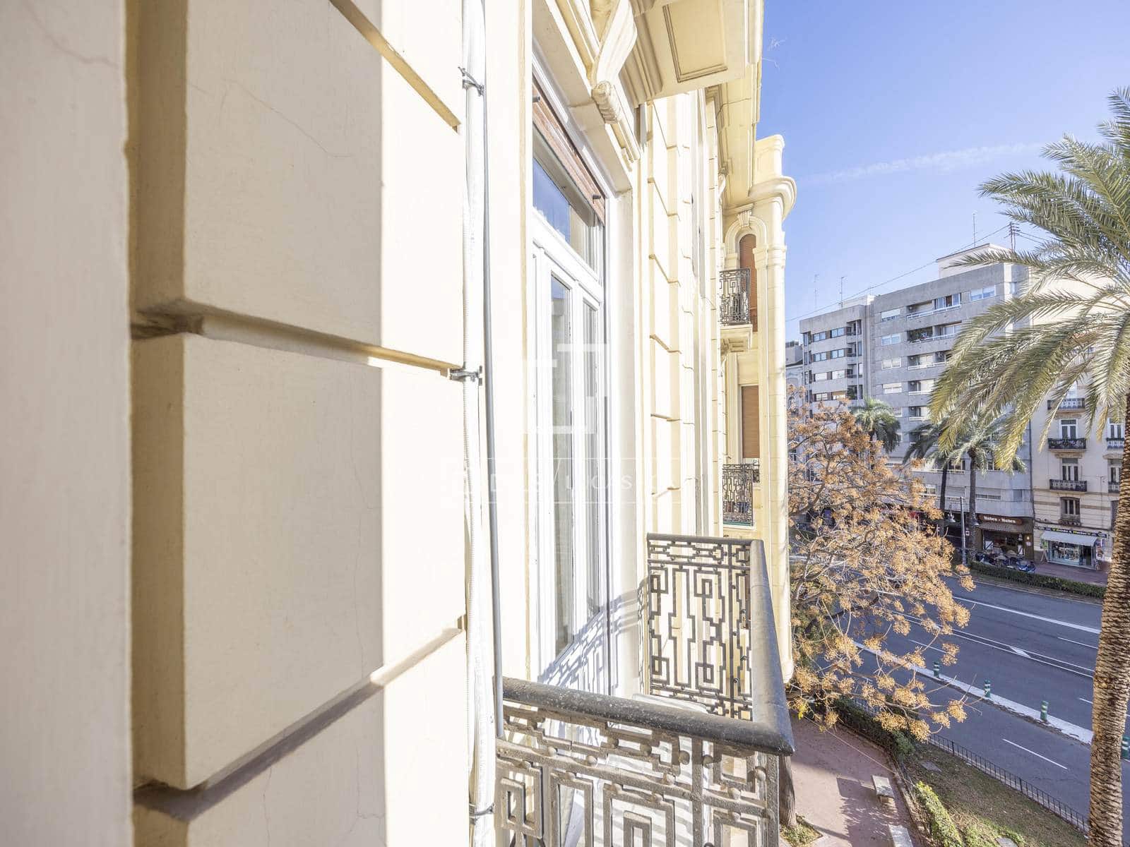 Apartamento de 3 habitaciones en València ciudad en alquiler - 2.600 € (Ref: 9489760)