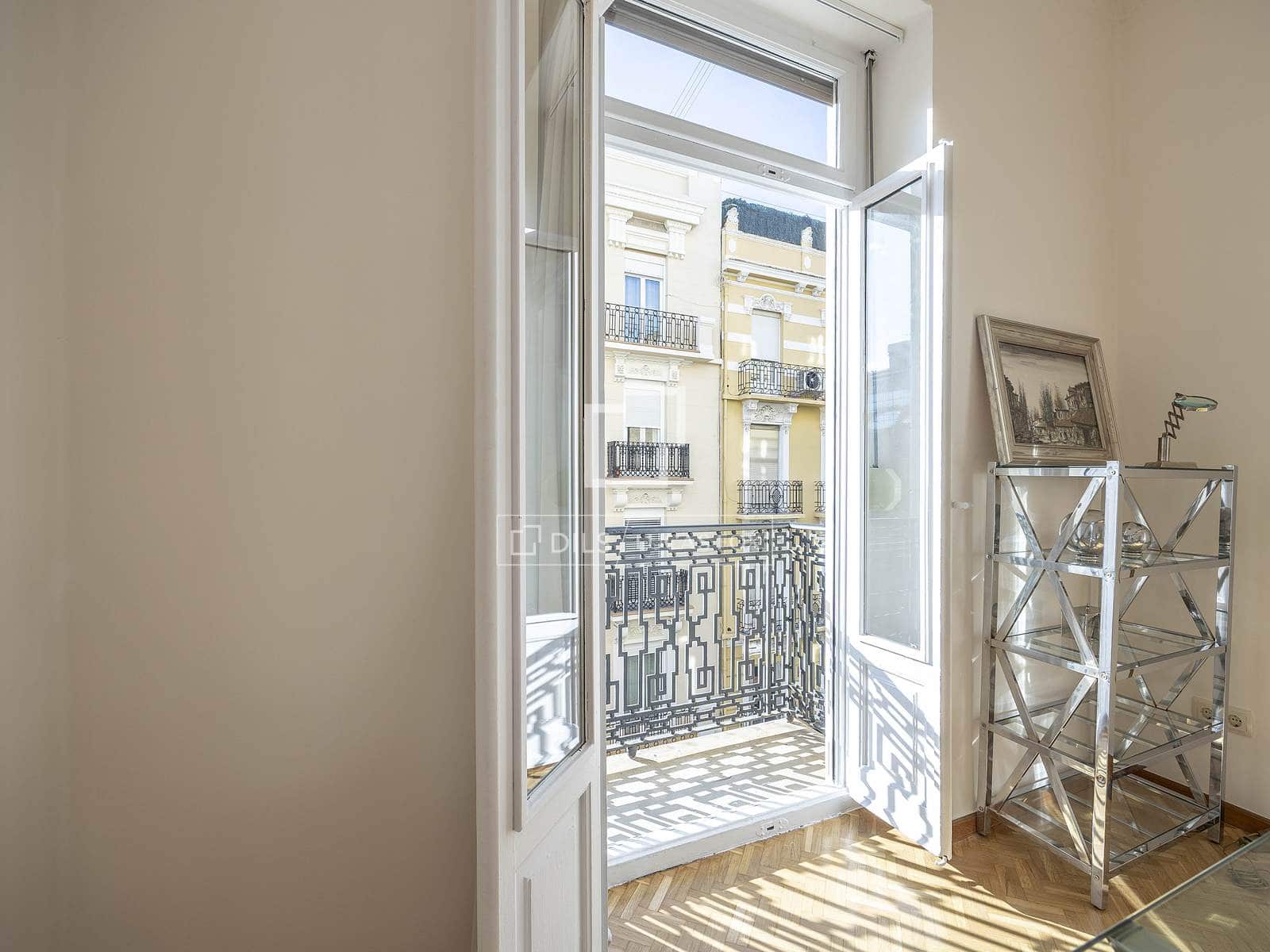 Apartamento de 3 habitaciones en València ciudad en alquiler - 2.600 € (Ref: 9489760)